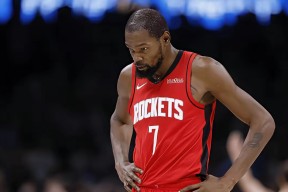 AYX- 杜兰特在曼联比赛中连败,出色防守引发热议的球员 