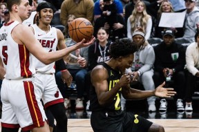 爱游戏体育- 巴特勒爆冷击败澳大利亚队,爆冷引爆全场视频 