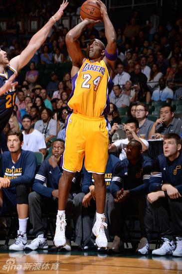 包含C罗连续十场比赛得分超过大胜，湖人挑战极限！的词条